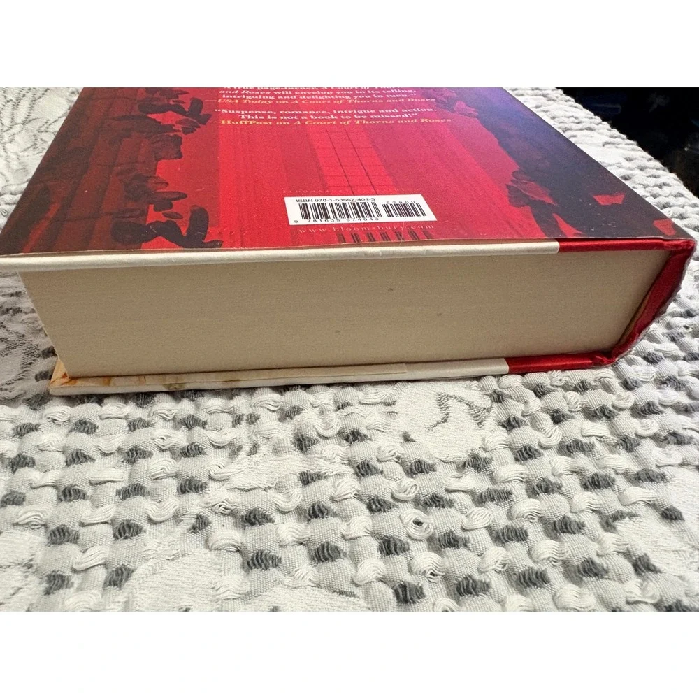 House of Earth and Blood Crescent City Sarah J Maas‎ Hardcover Book
